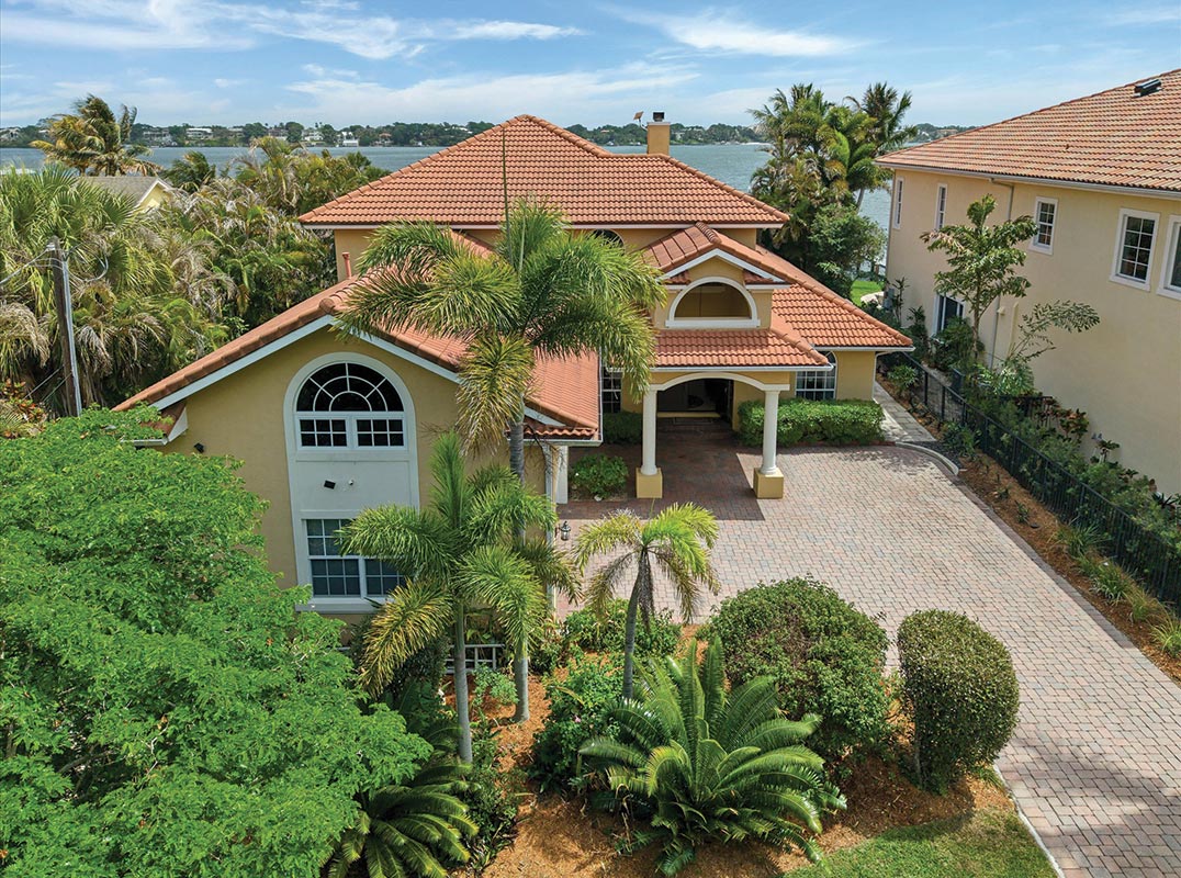 Beautiful Wide Waterfront St Lucie River Home